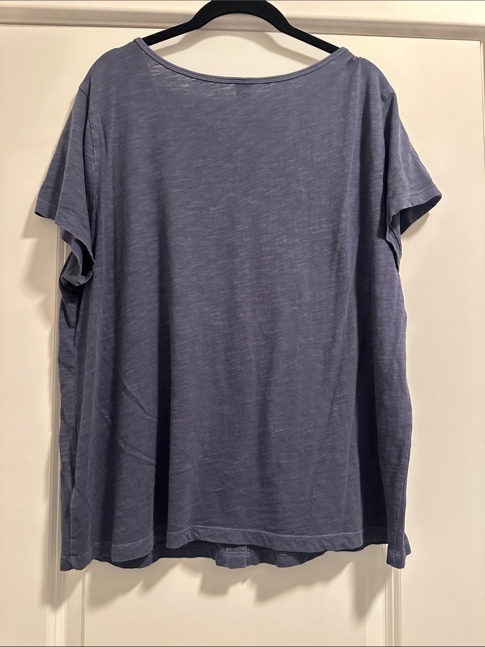 Old Navy Lightweight Button-Front V-Neck Top - Picture 4 of 4